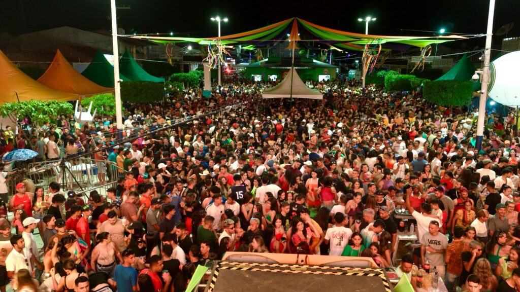 WhatsApp-Image-2024-02-12-at-11.04.41-1024x576 Cerca de 15 mil pessoas estiveram presentes na abertura do Tigre Fest em São João do Tigre e prefeito comemora sucesso do evento